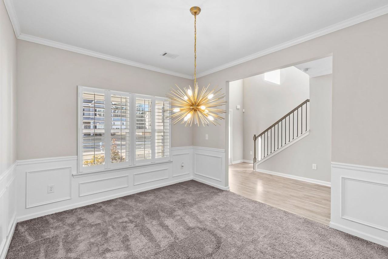 575 Belmont Ln - Photo 4 of 33