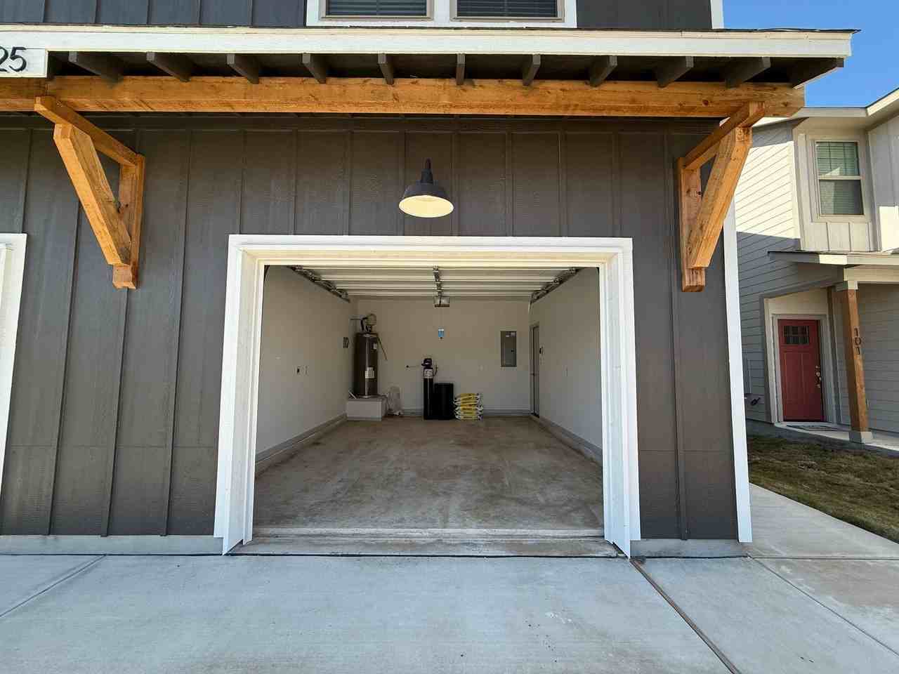 7625 Briarwood Pass - Photo 4 of 20