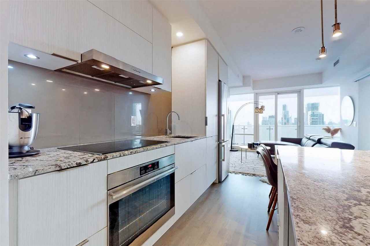 1 Bloor Street East - Photo 3 of 7