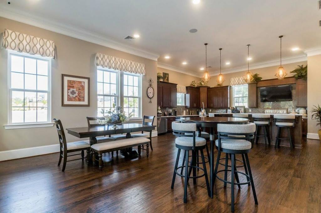 1012 Freeport Dr - Photo 7 of 50