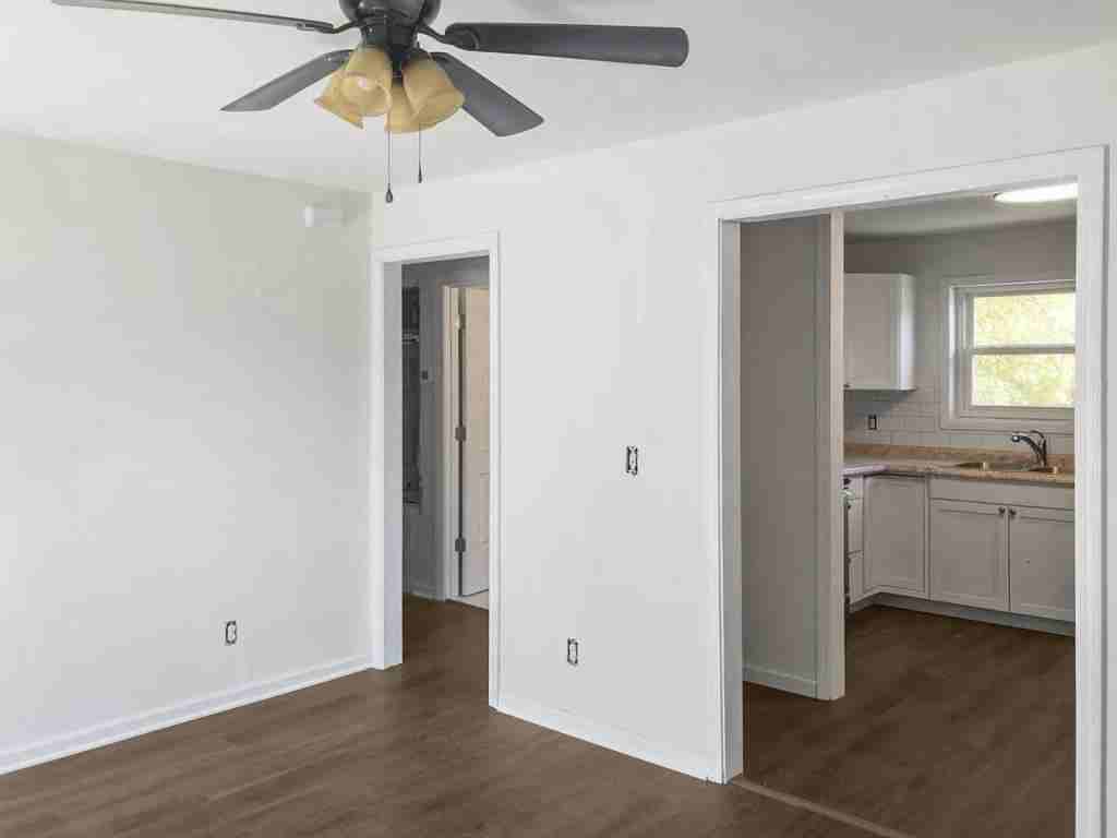 1204 Randolph Ave - Photo 3 of 10