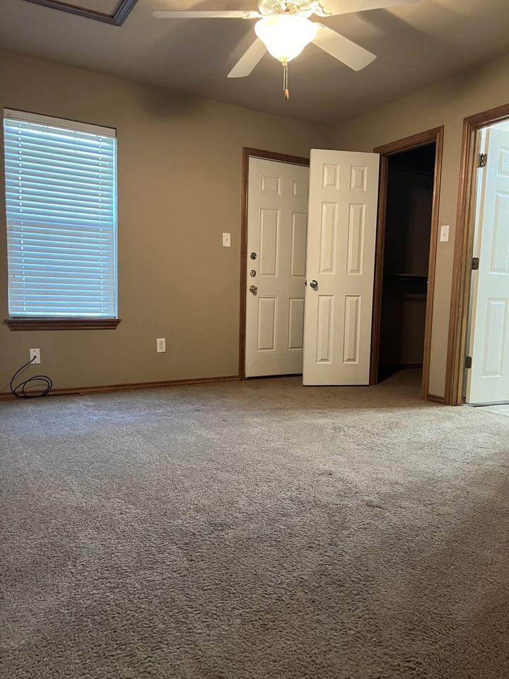 422 Se Front St - Photo 2 of 12