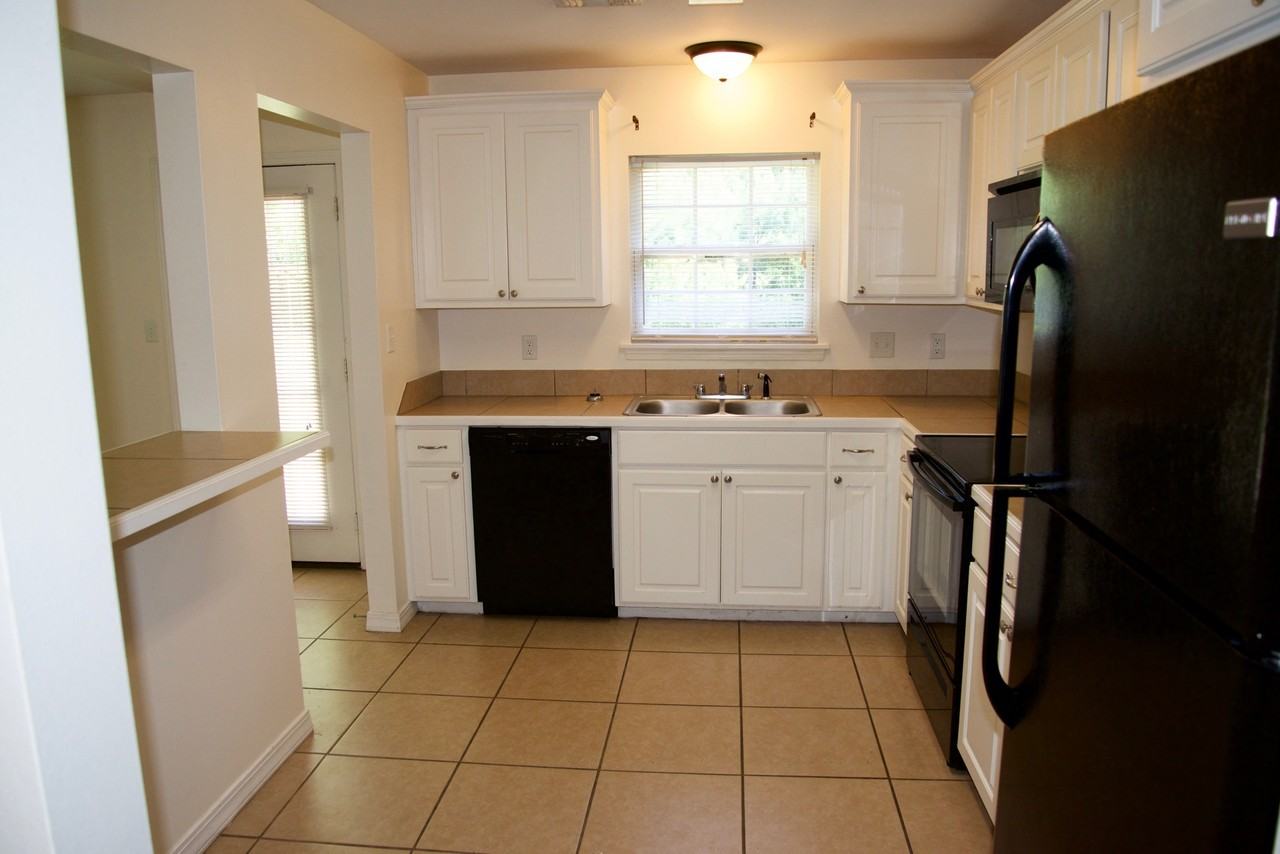 1703 W Kentucky Ave - Photo 2 of 24