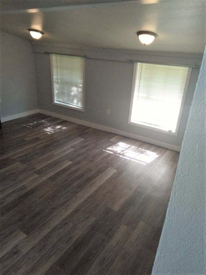 100 Mallard Court Main House - Photo 2 of 11