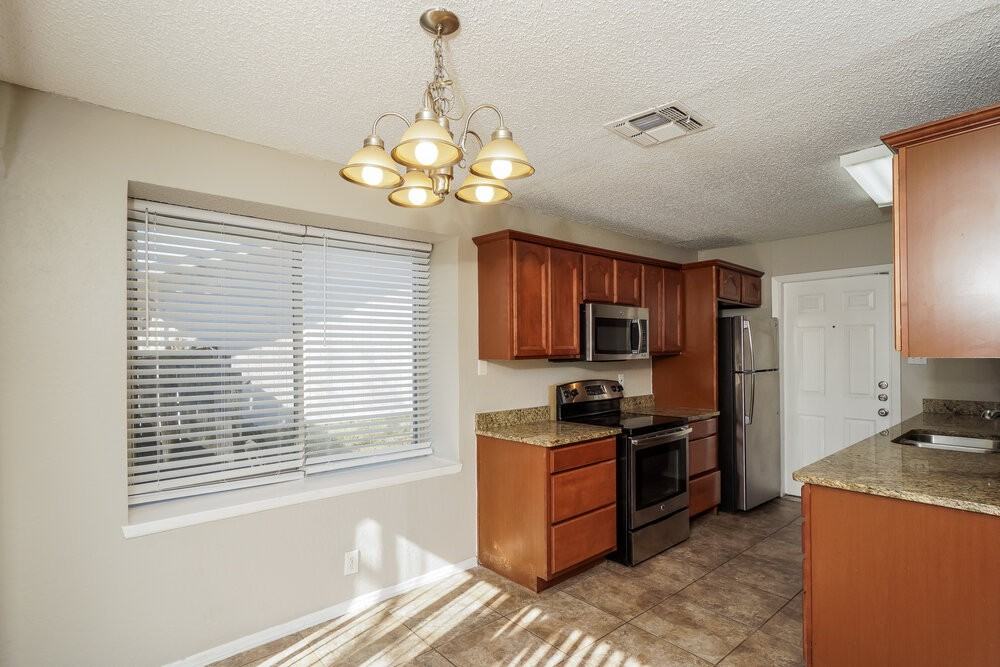 605 Janice Ln - Photo 6 of 16