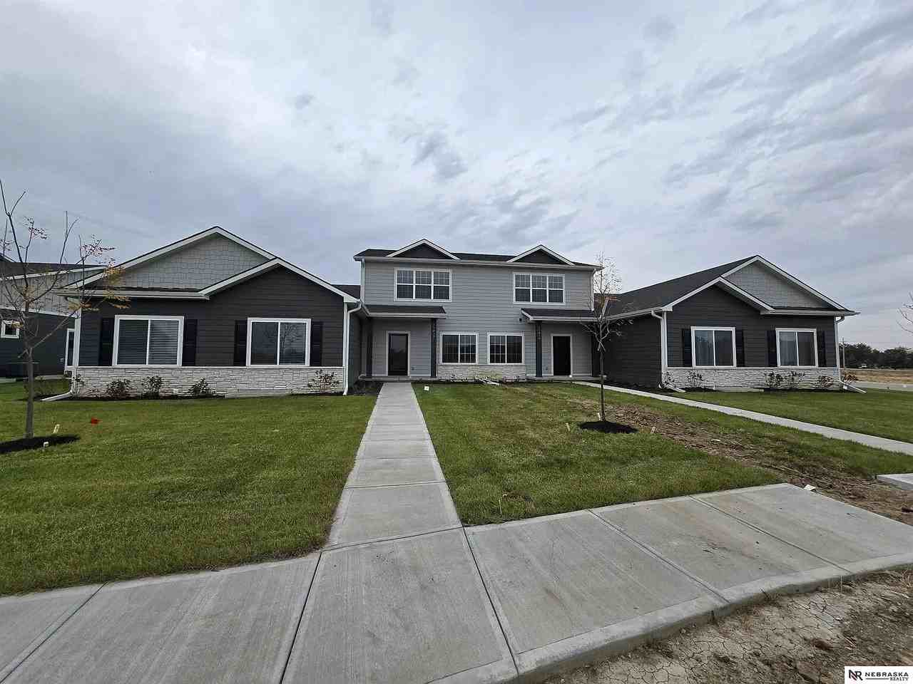 11417 N 161st Ct #11417 - Photo 2 of 7