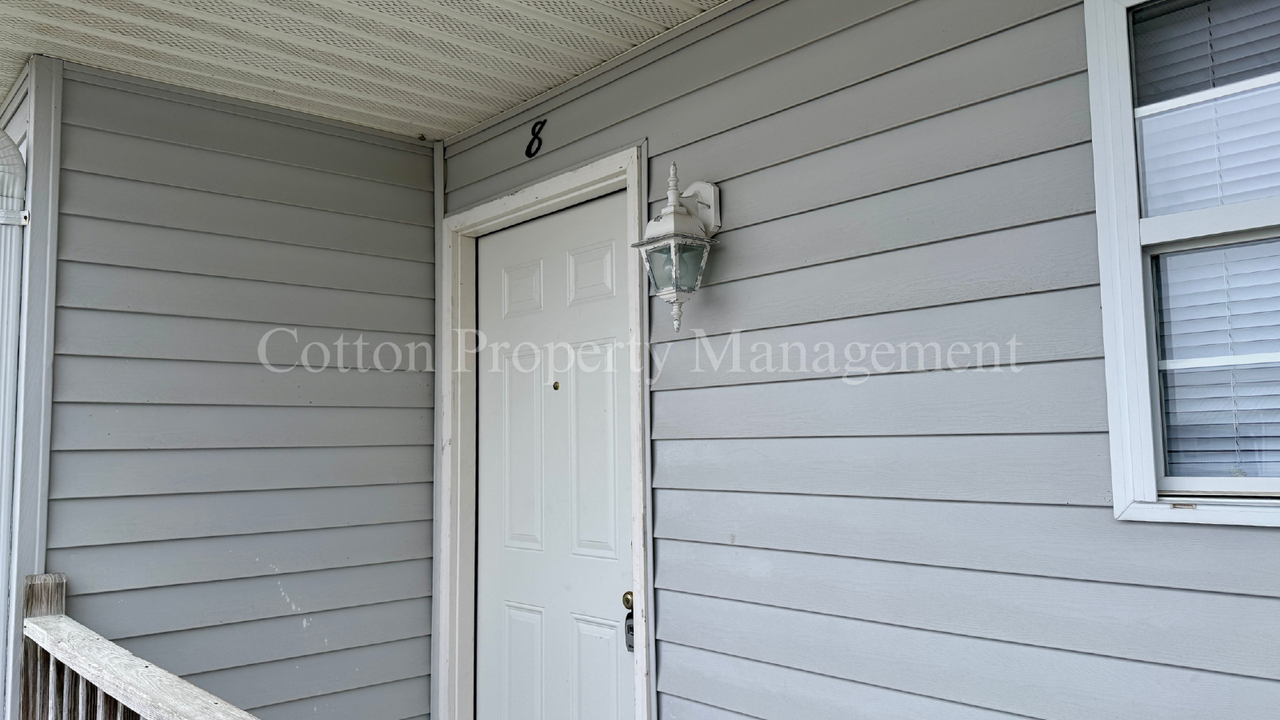 315 S Dudley St #8 - Photo 3 of 22