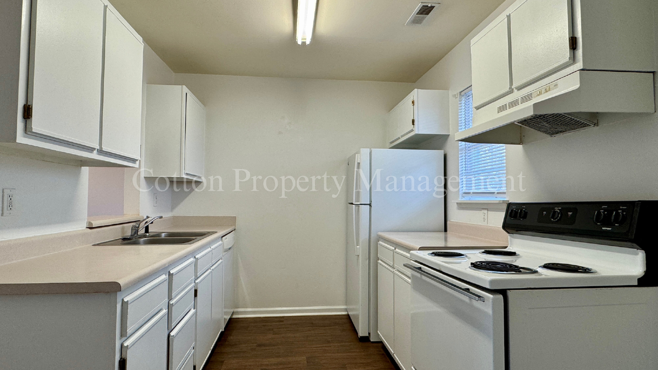 315 S Dudley St #8 - Photo 4 of 22