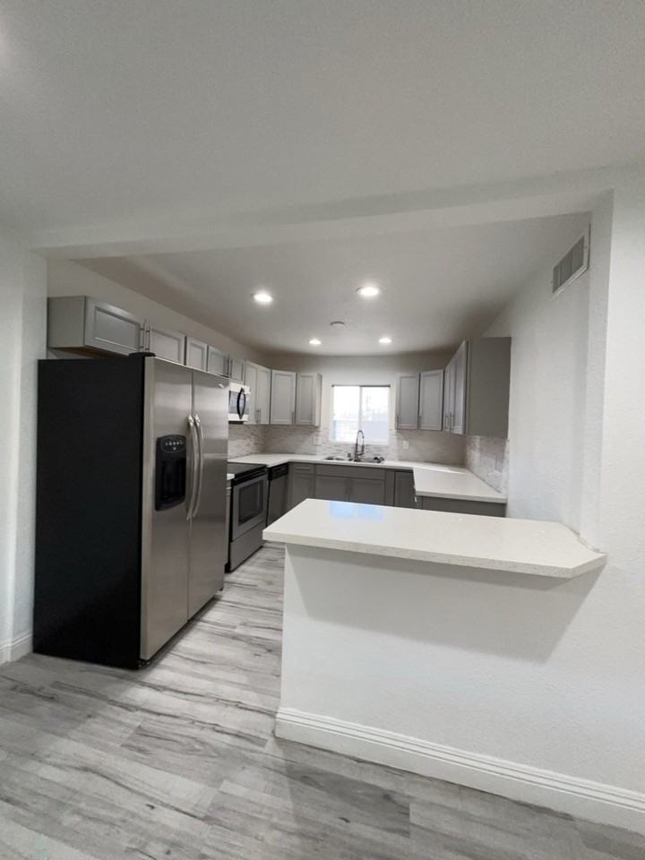 536 S 11th St #1 - Photo 6 of 13