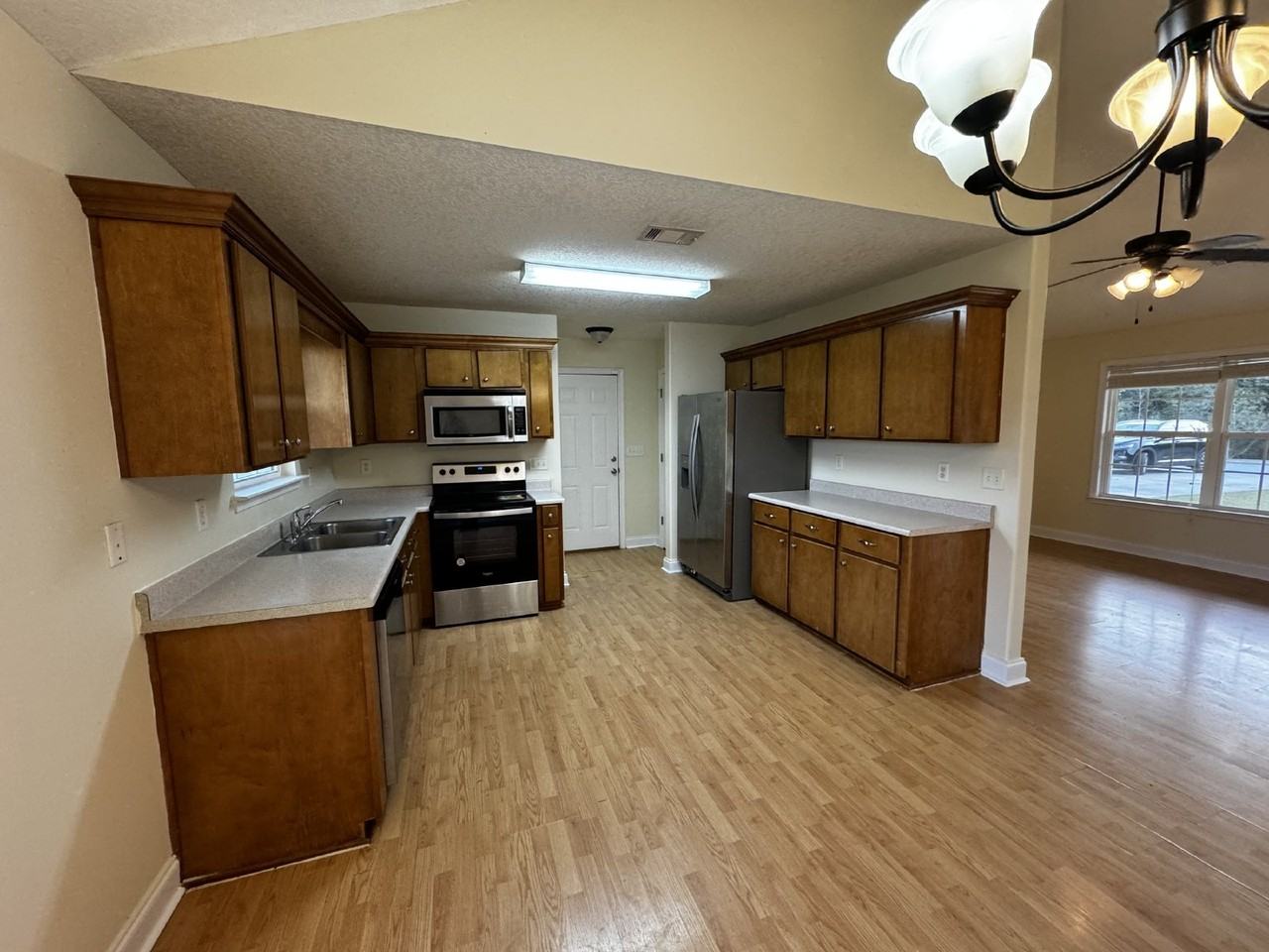 598 Parish Loop Ne - Photo 4 of 12