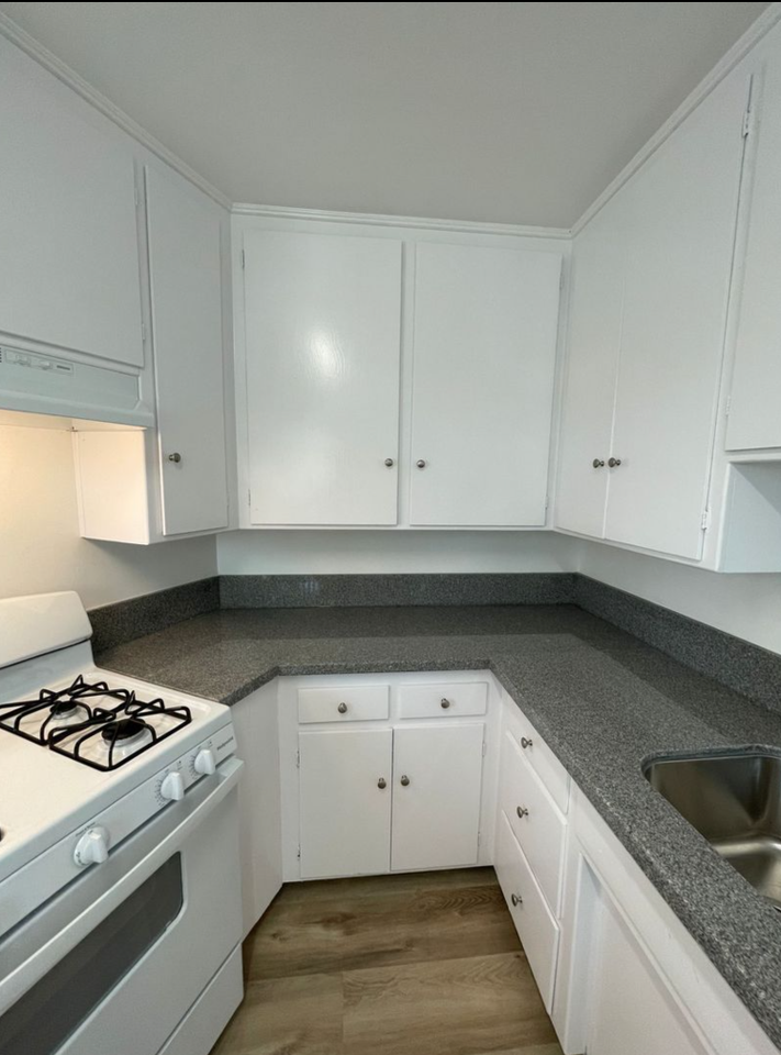 6035 Whitsett Ave #302 - Photo 2 of 11