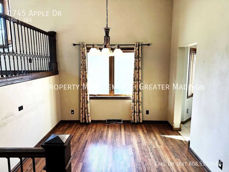 1745 Apple Dr - Photo 4 of 36