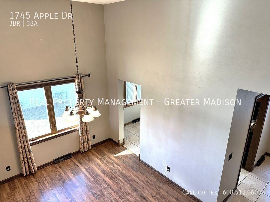 1745 Apple Dr - Photo 6 of 36