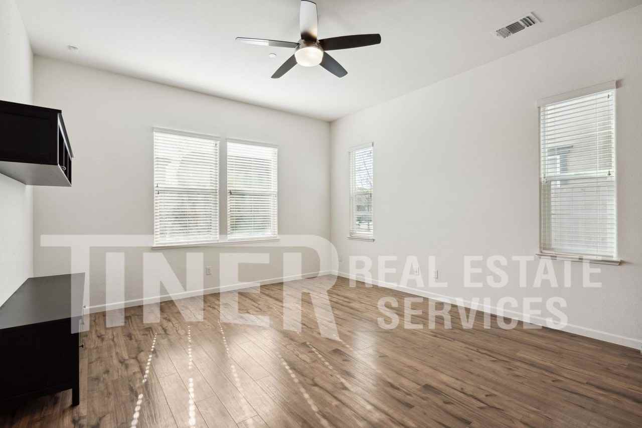 157 Julia Island Cir - Photo 2 of 25
