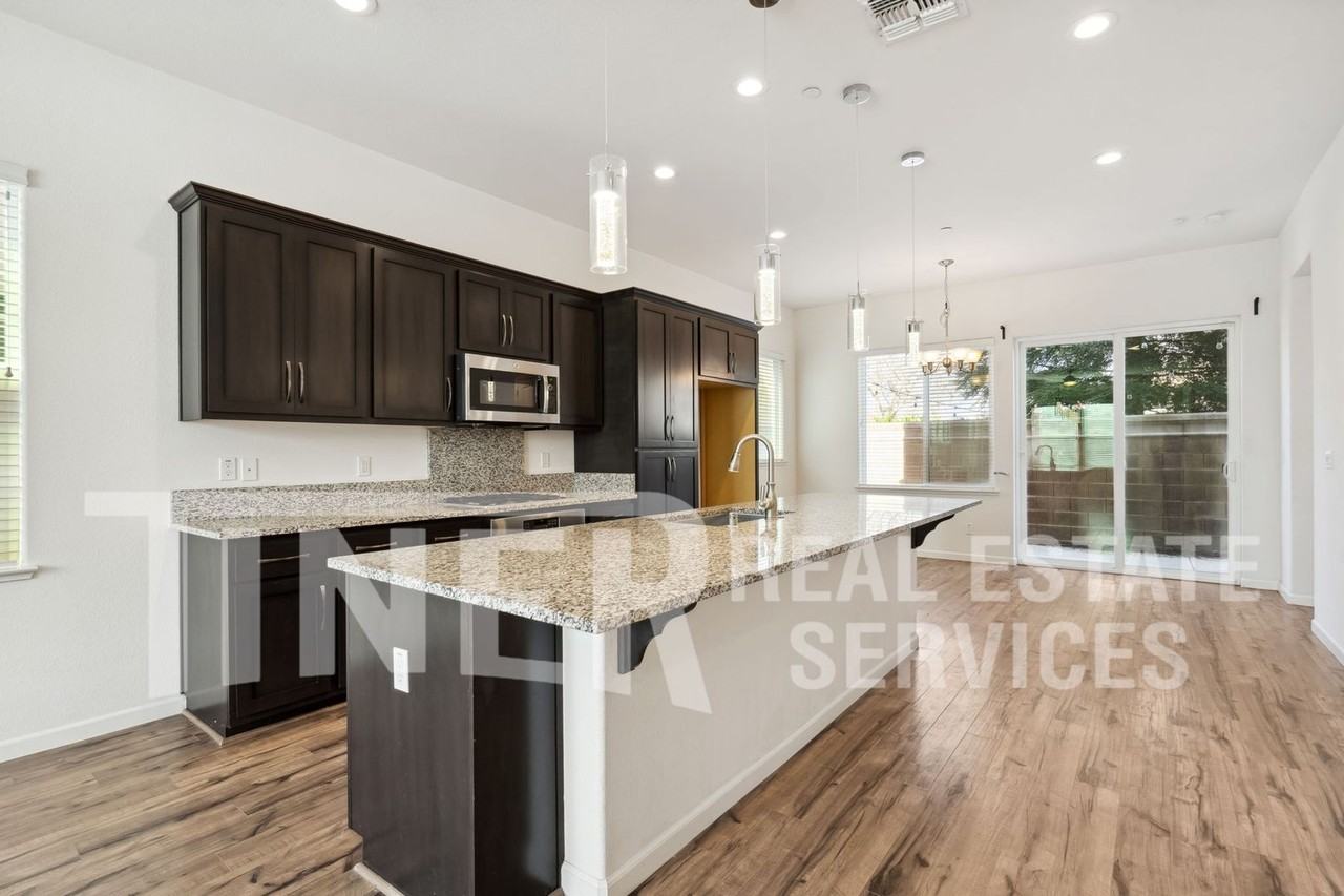 157 Julia Island Cir - Photo 3 of 25