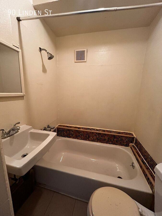 90 Linden St - Photo 4 of 6