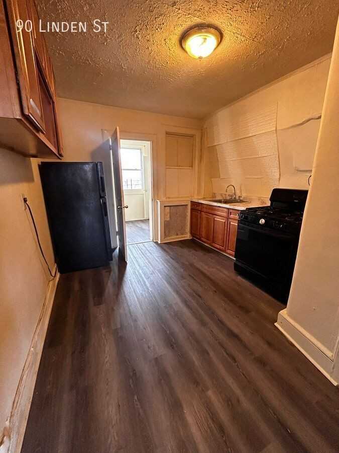 90 Linden St - Photo 5 of 6