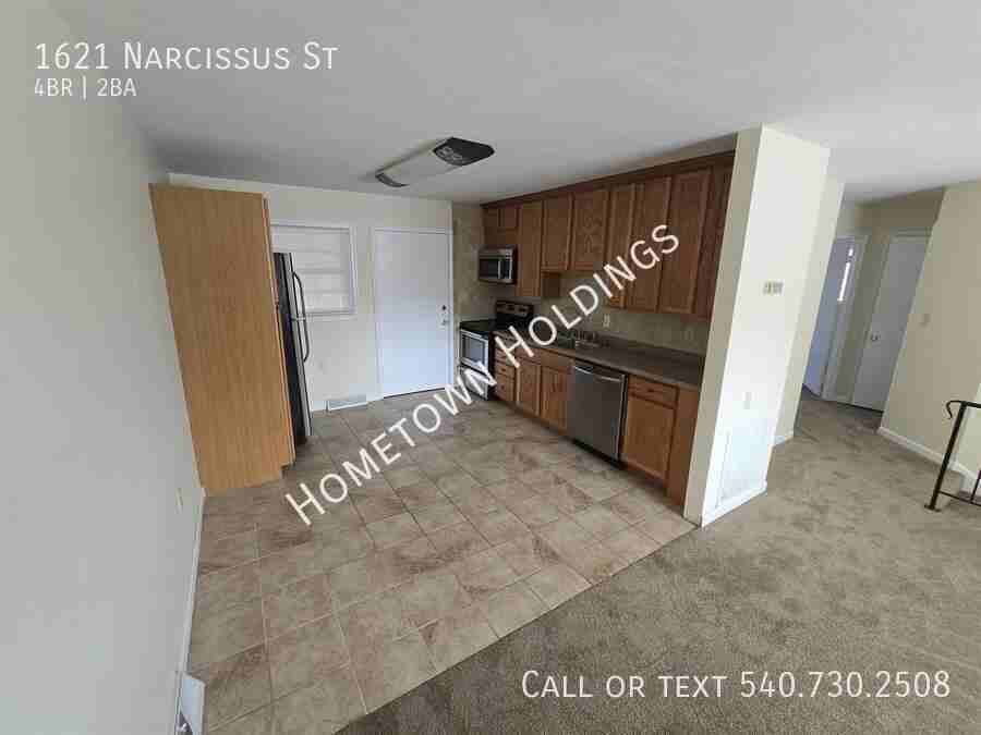1621 Narcissus St - Photo 3 of 13