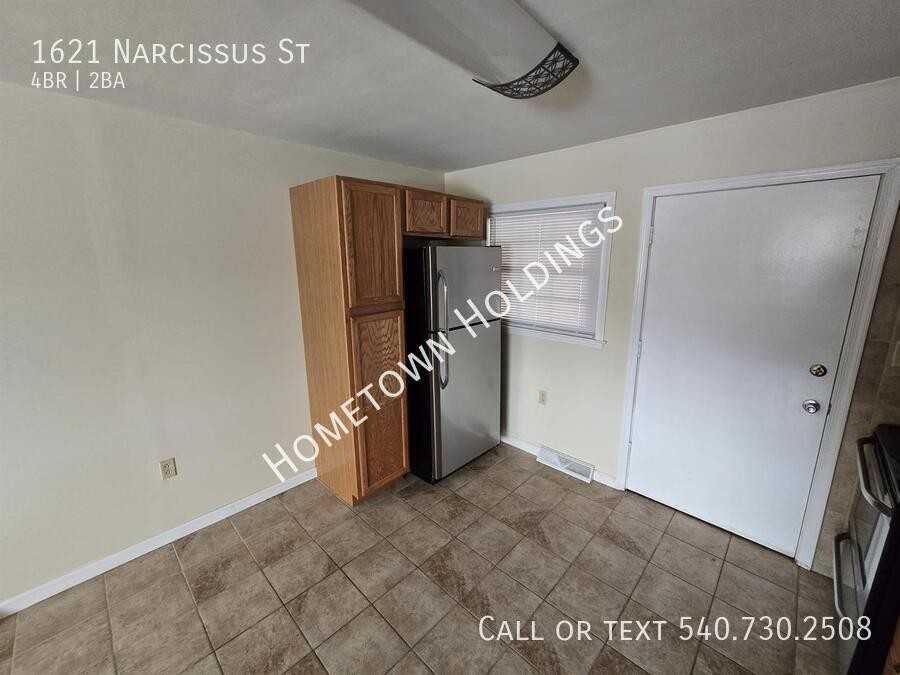 1621 Narcissus St - Photo 2 of 13