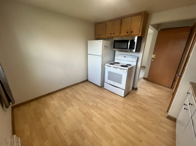 4423 S 13th St #4423 - Photo 3 of 11