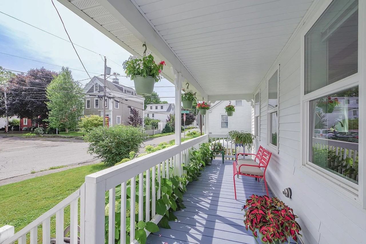 Upgraded and renovated with parking and pets ok!  Walk to Sandy Beach, Rockland Harbor and the boardwalk! - Photo 2 of 50