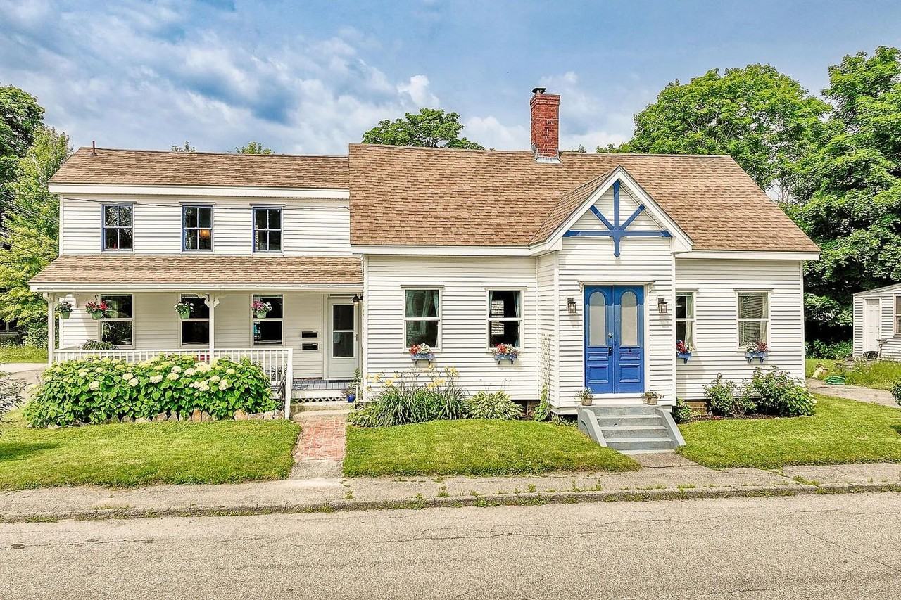 Upgraded and renovated with parking and pets ok!  Walk to Sandy Beach, Rockland Harbor and the boardwalk! - Photo 3 of 50