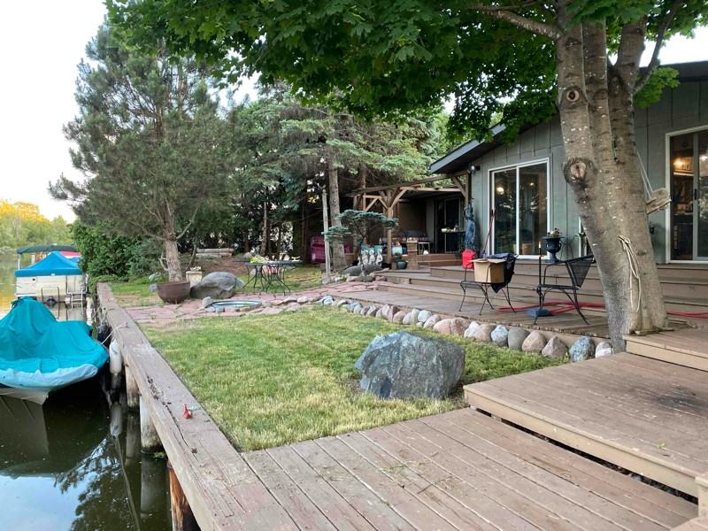 225 Twin Harbor Dr - Photo 3 of 10