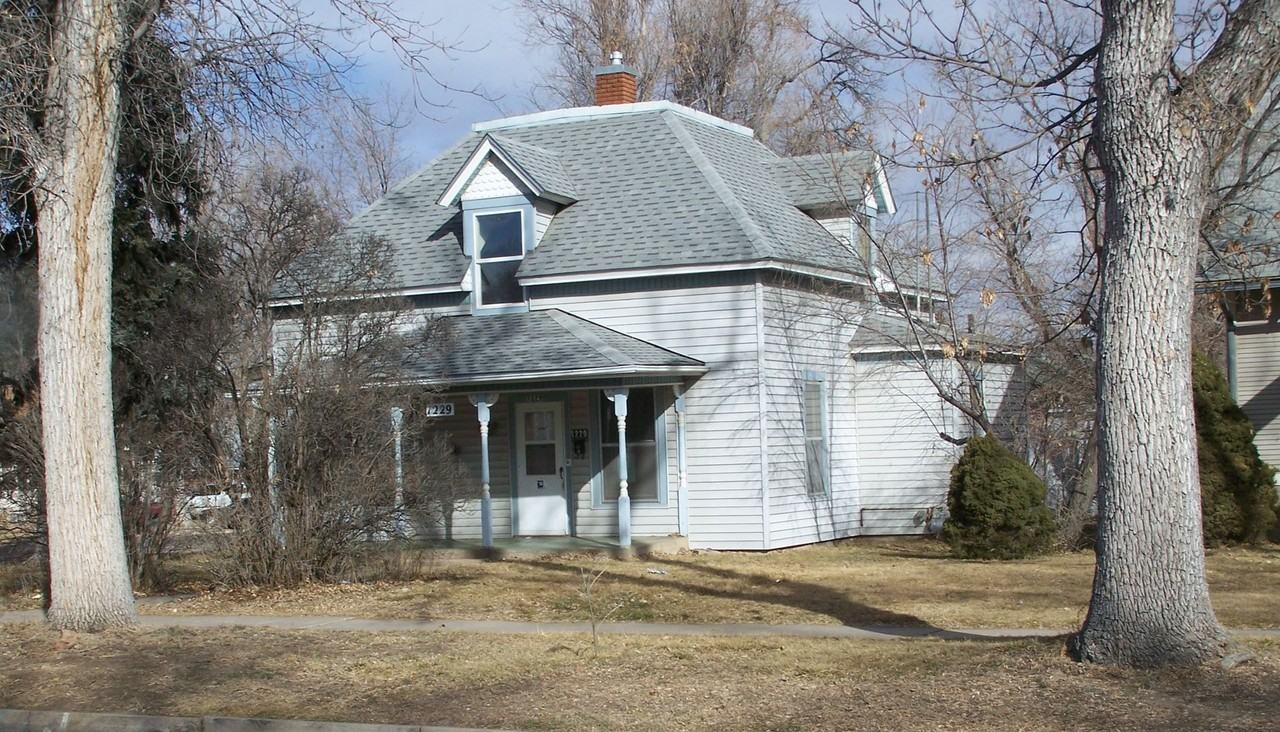 1229 12th St - Photo 6 of 10