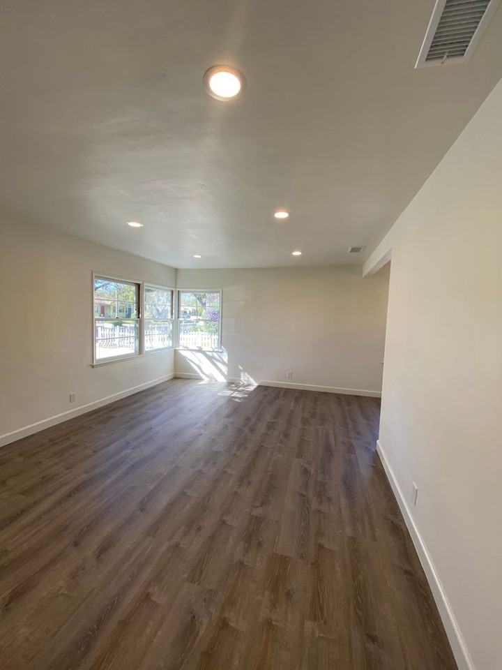 1032 N Valley St - Photo 3 of 24