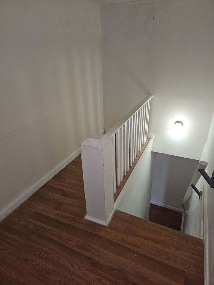 Spacious two story townhomes in the heart of Waldoboro! Walk to the water, and pets ok! - Photo 2 of 13
