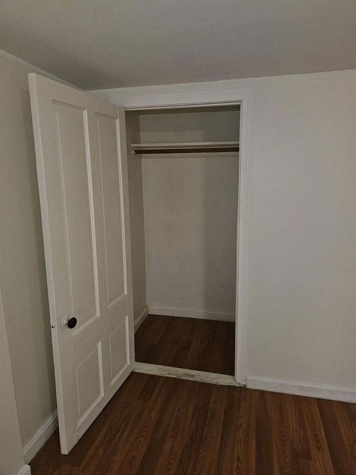 Spacious two story townhomes in the heart of Waldoboro! Walk to the water, and pets ok! - Photo 5 of 13