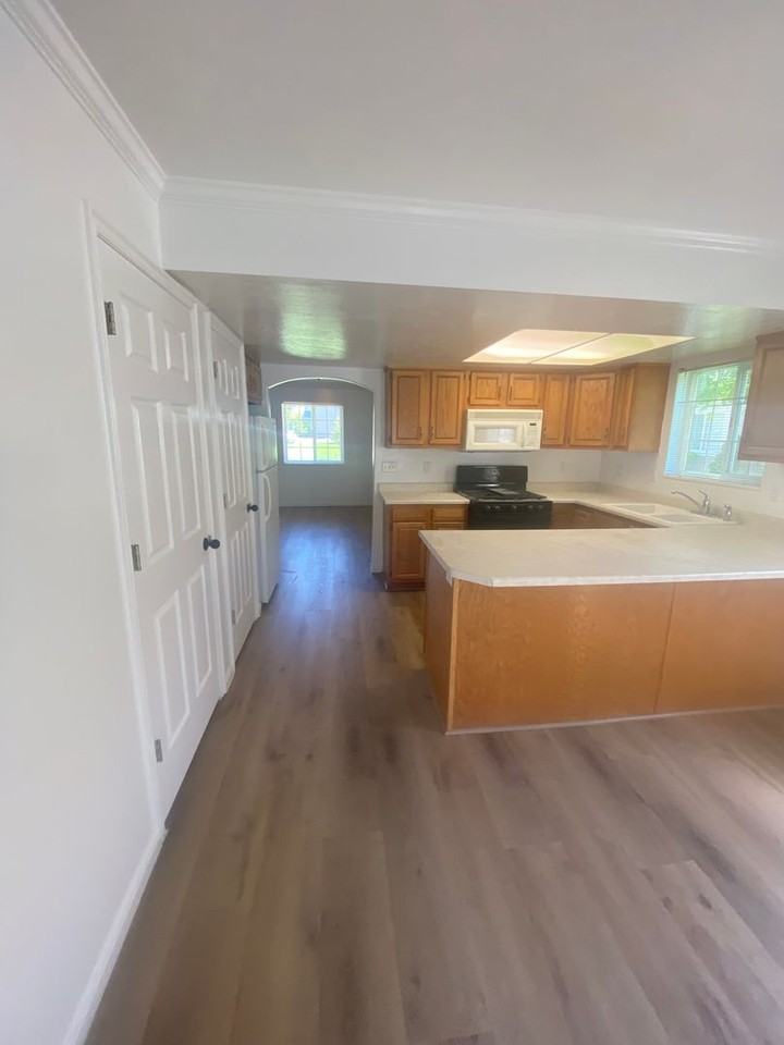 168 Coventry Pl - Photo 3 of 11