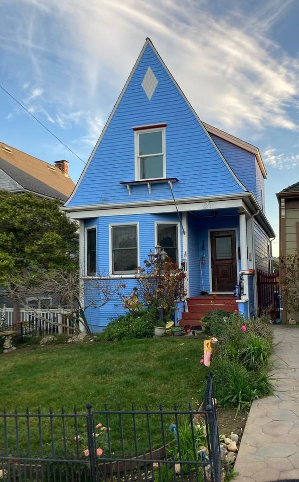 827 Capitol St - Photo 2 of 37