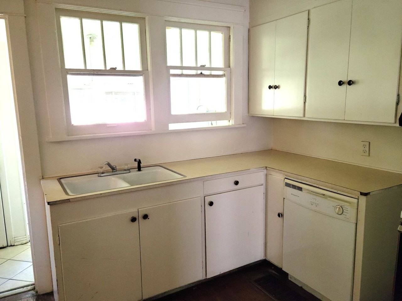 1121 15th Street - Photo 2 of 36