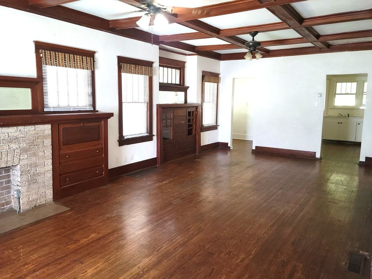 1121 15th Street - Photo 4 of 36