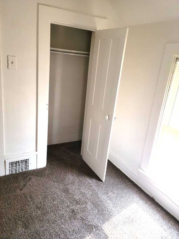 1528 9th Ave - Photo 3 of 8