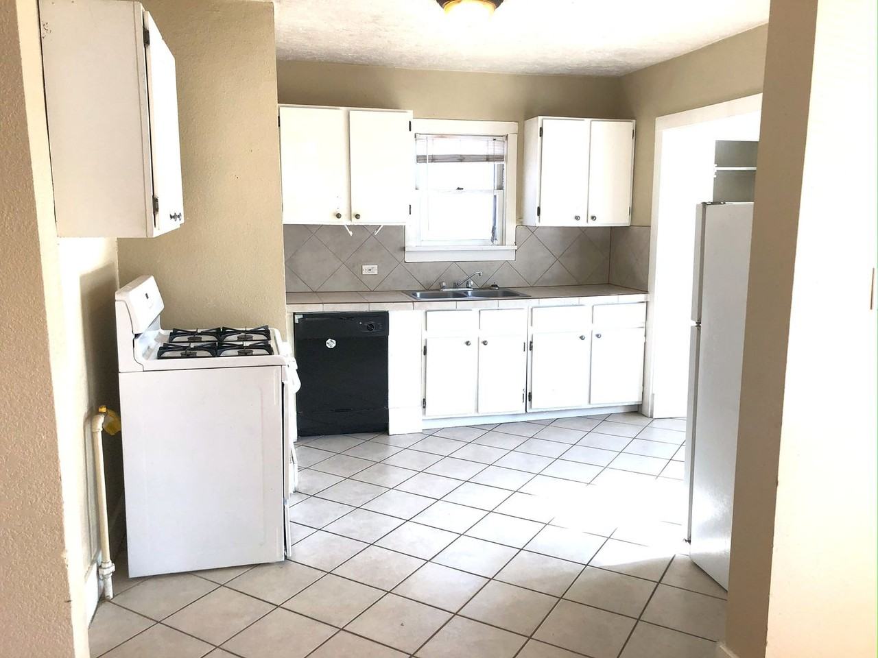 1528 9th Ave - Photo 6 of 8