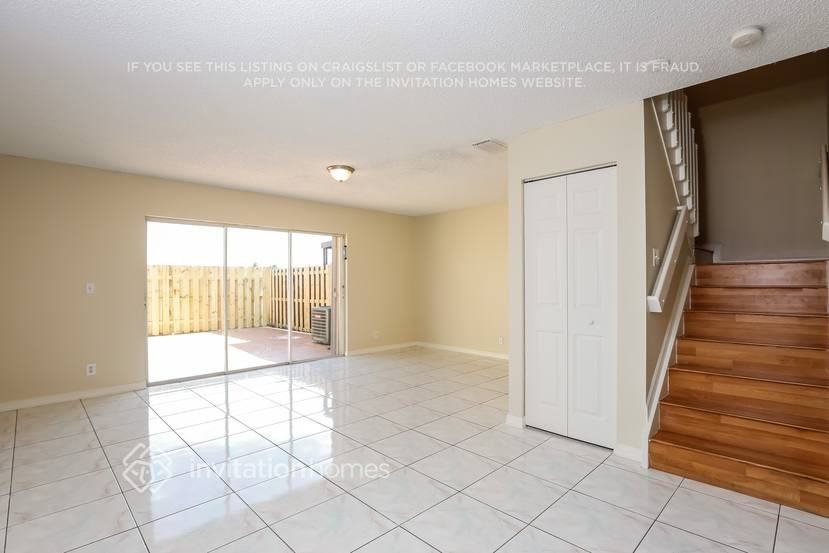 17443 Sw 140th Ct - Photo 2 of 18