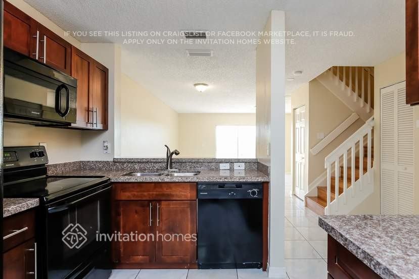 17443 Sw 140th Ct - Photo 5 of 18