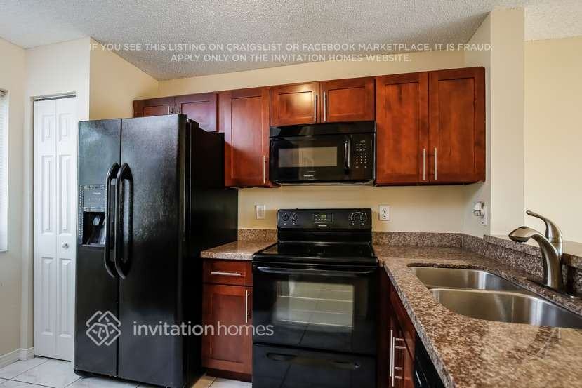 17443 Sw 140th Ct - Photo 6 of 18