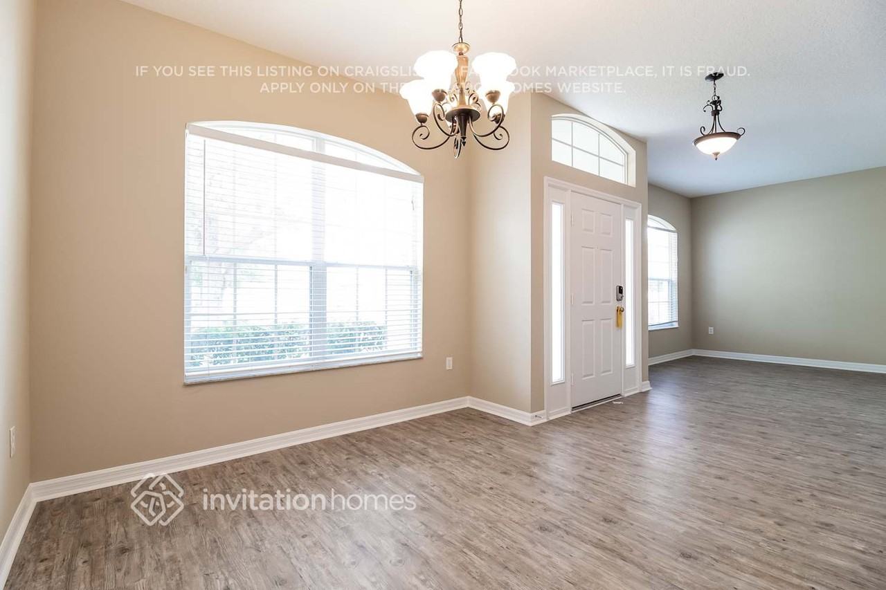 498 Woodford Dr - Photo 4 of 19