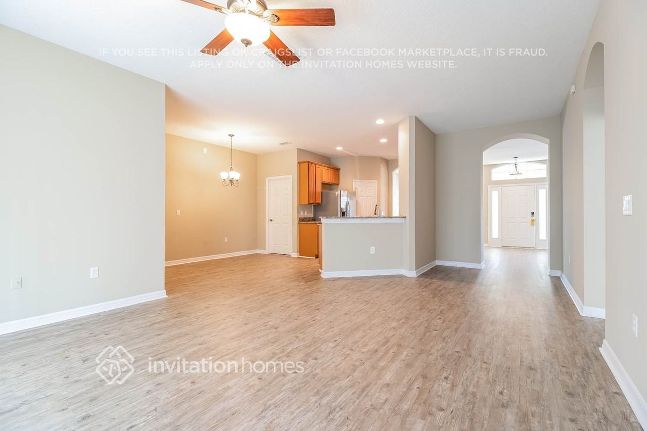 498 Woodford Dr - Photo 5 of 19