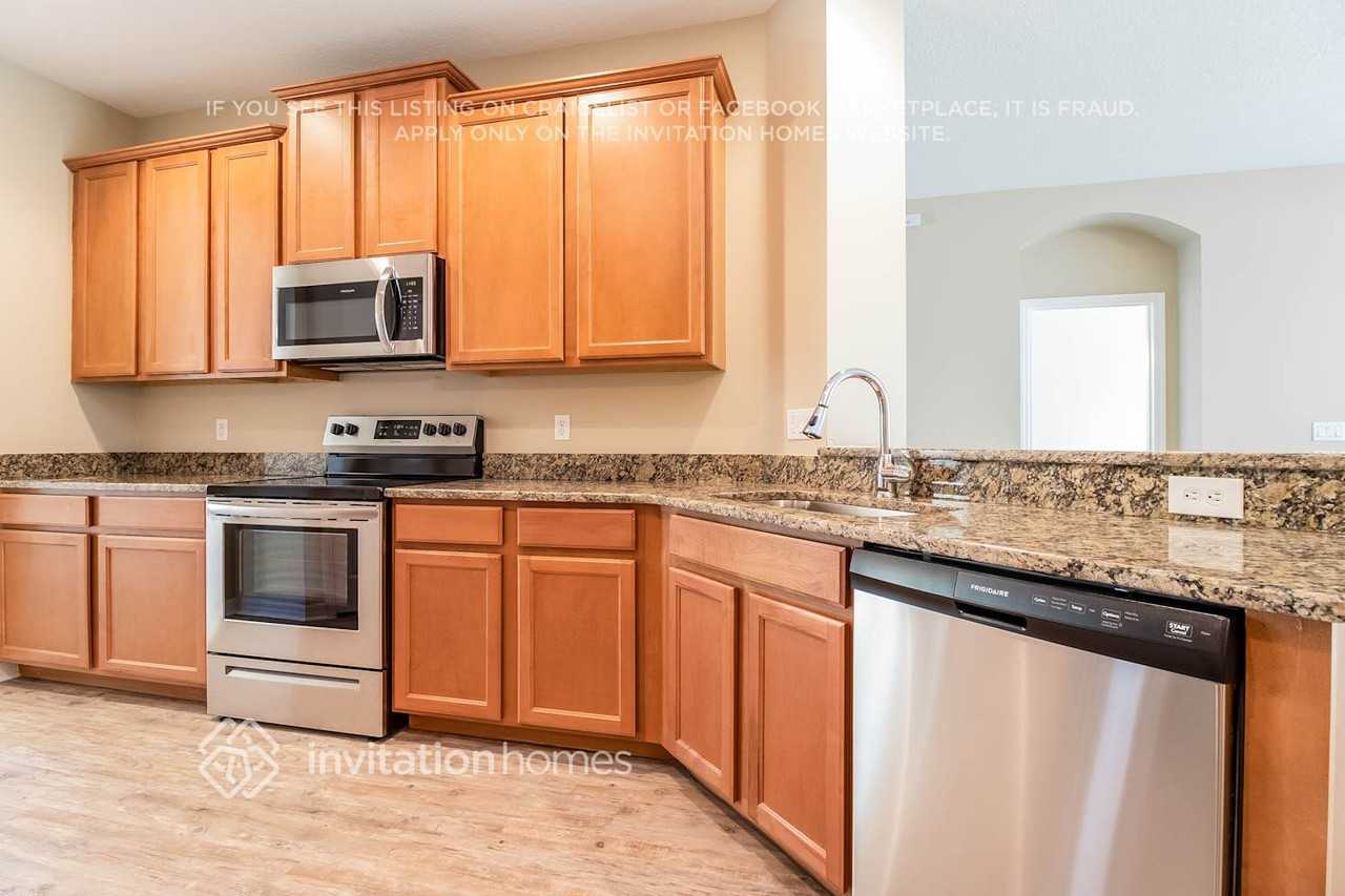 498 Woodford Dr - Photo 7 of 19