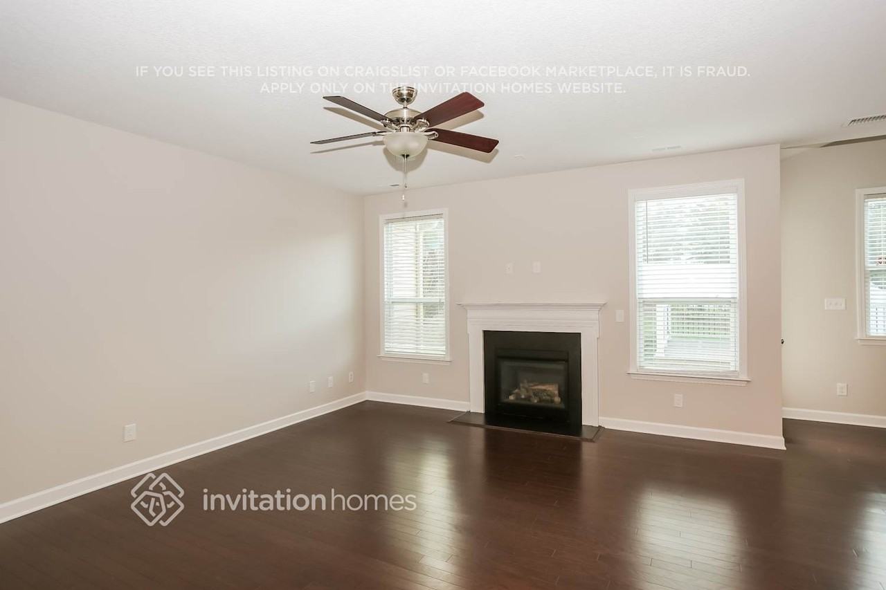 102 Edenton Ln - Photo 4 of 15