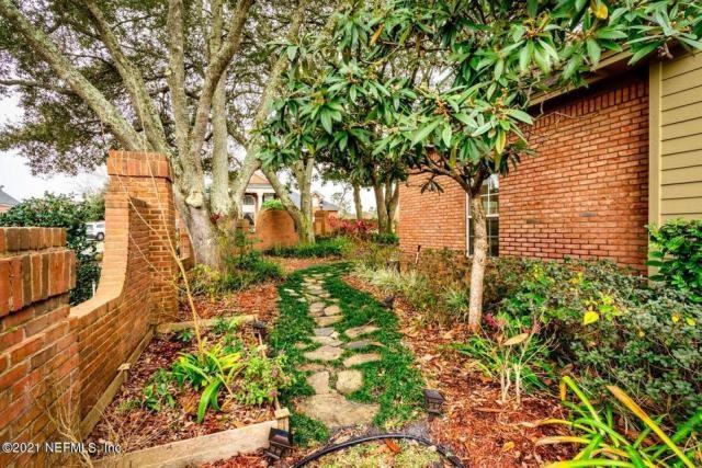 7820 Deerwood Point Ct - Photo 2 of 10