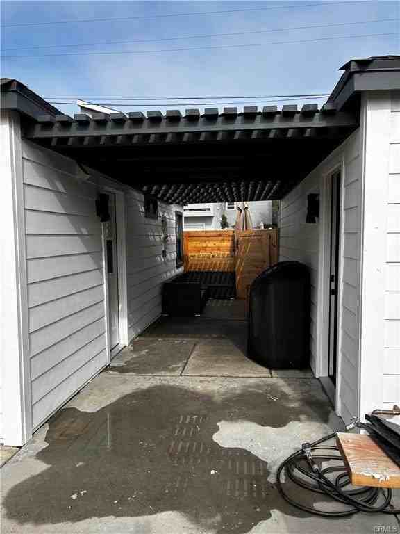 150 E 18th St - Photo 2 of 4