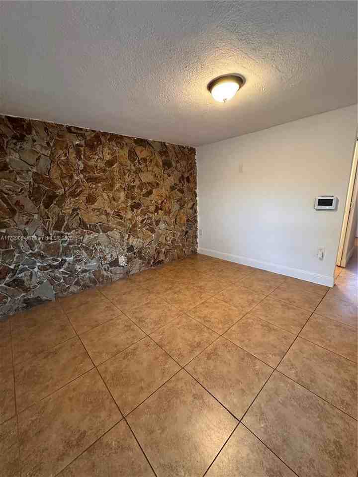 6131 Sw 39th St - Photo 2 of 8