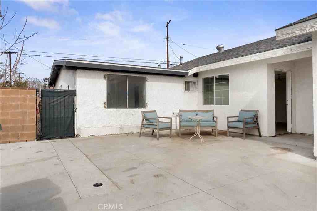 12971 Montford St - Photo 2 of 19