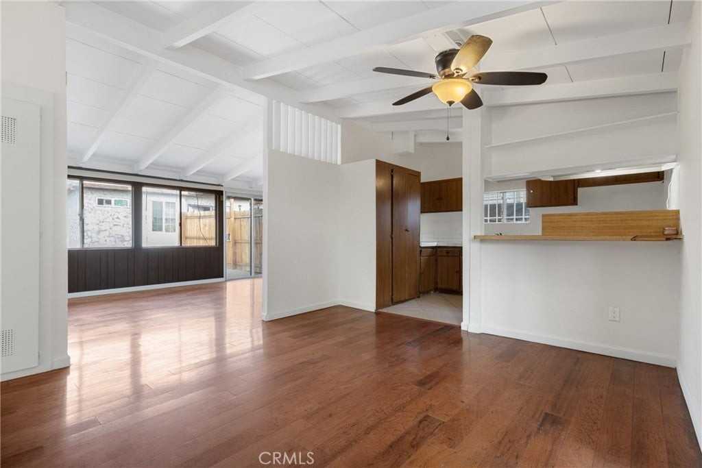 12971 Montford St - Photo 5 of 19