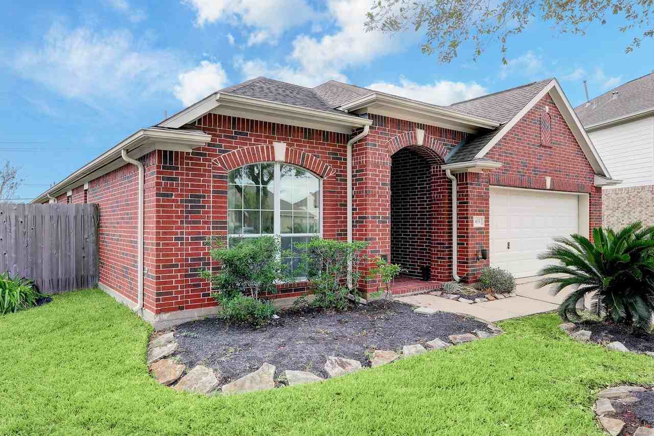 433 Holly Branch Ln - Photo 2 of 32